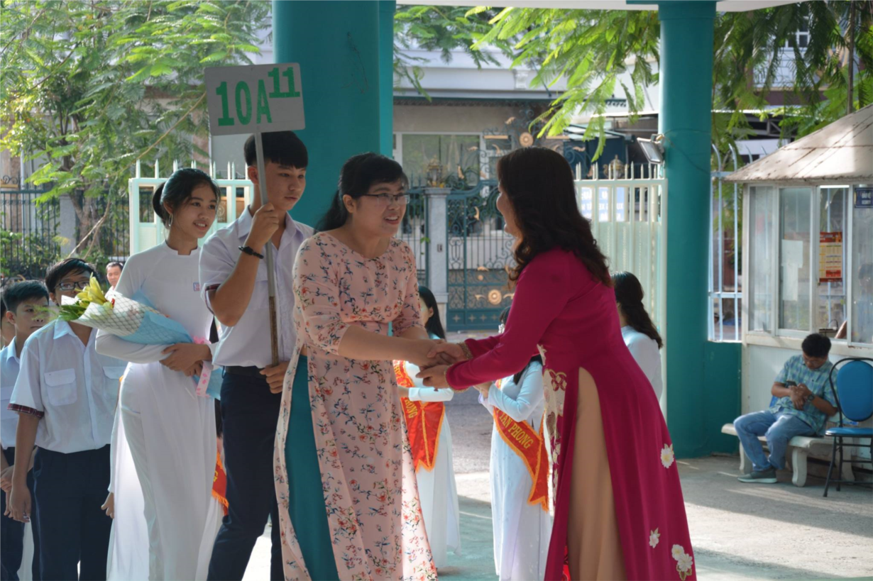 Cô Trần Huyền Trang - GV Toán - GVCN 10A11